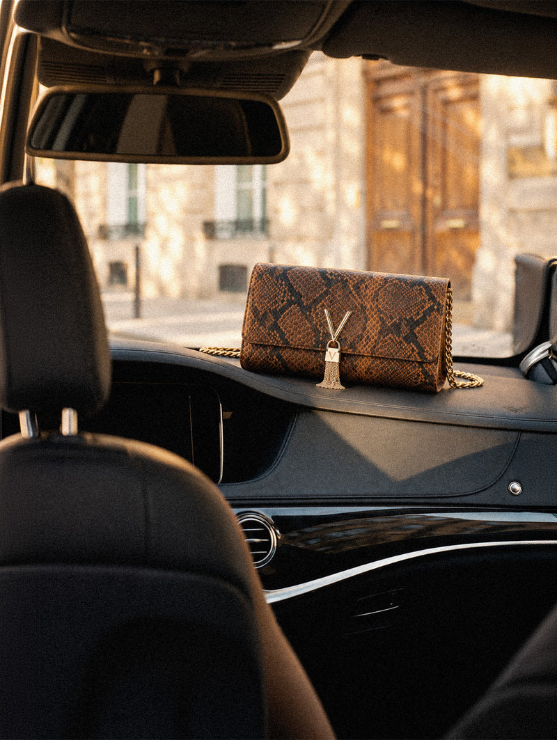 valentino_ebd5c6b2-4a8f-47e6-b1a0-eedb420e04b4.jpg